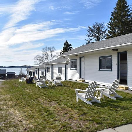 Friars Bay Inn & Cottages Welshpool Exterior photo